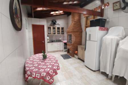 Casa à venda com 2 suítes no condomínio Morada das Hortênsias, São Paulo - SP