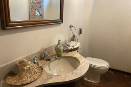 Casa à venda com 5 quartos, sendo 2 suítes, em Jardim Marajoara, São Paulo, SP