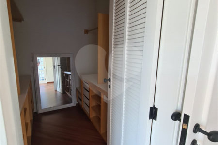 Casa à venda com 3 suítes no condomínio Estância Marambaia, Vinhedo - SP
