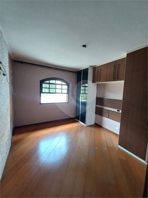 Sobrado à venda com 3 quartos, sendo 1 suíte,  em Jardim Pinheiros, São Paulo, SP