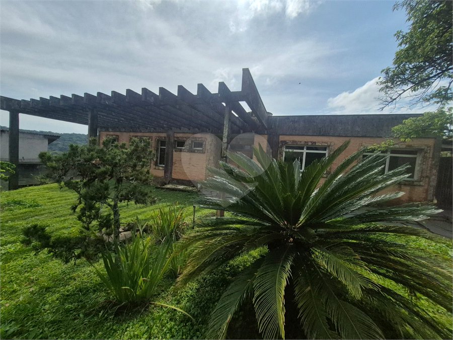 Casa à venda com 3 quartos, sendo 1 suíte, no condomínio Alpes da Cantareira, Mairiporã - SP