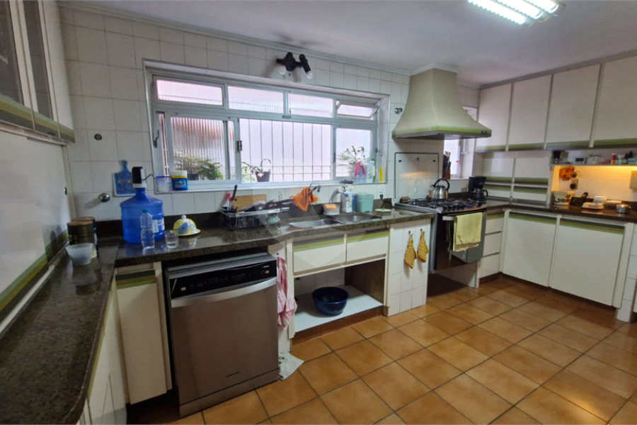 Sobrado à venda com 4 quartos, sendo 1 suíte, em Tremembé, São Paulo, SP
