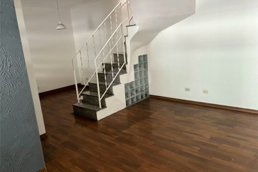 Sobrado à venda com 2 suítes em Santa Terezinha, São Paulo, SP