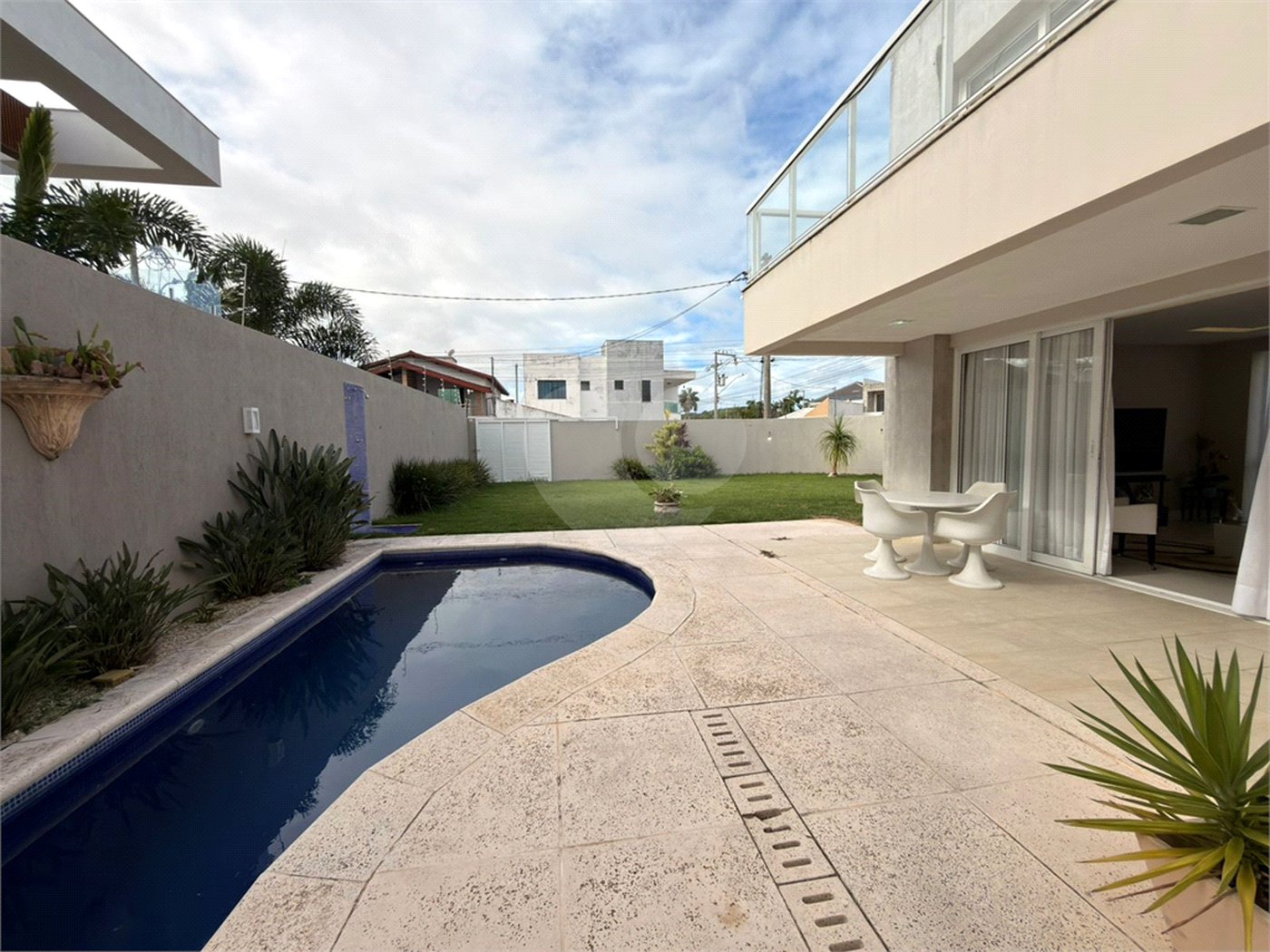 Casa à venda com 4 suítes em Portinho, Cabo Frio, RJ