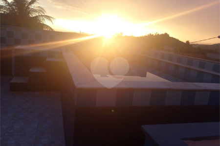 Casa à venda com 4 quartos, sendo 2 suítes, no condomínio Vivendas do Mendanha, Rio de Janeiro - RJ