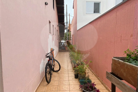 Casa à venda com 3 quartos, sendo 2 suítes, no condomínio Residencial Jardim Altos de Suzano, Suzano - SP