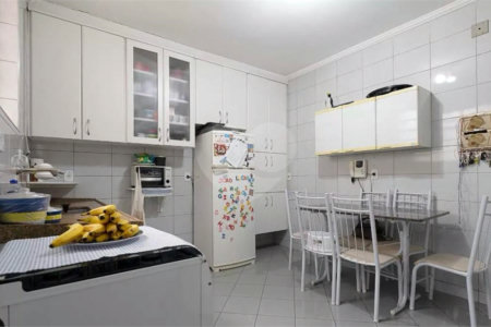 Sobrado à venda com 4 quartos, sendo 2 suítes,  em Vila Pompéia, São Paulo, SP