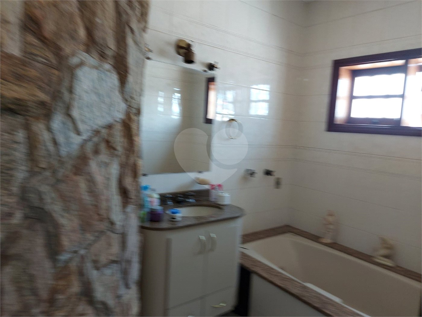 Sobrado à venda com 5 quartos, sendo 4 suítes, em Santa Rosa, Vinhedo, SP