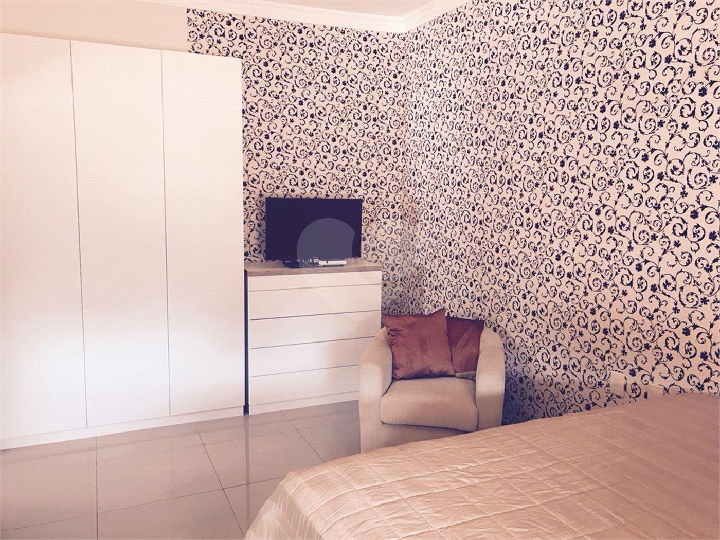 Sobrado à venda com 3 quartos, sendo 2 suítes, em Jardim Tropical, Cuiabá, MT
