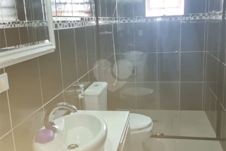 Sobrado à venda ou para alugar com 3 quartos, sendo 2 suítes,  em Ferreira, São Paulo, SP