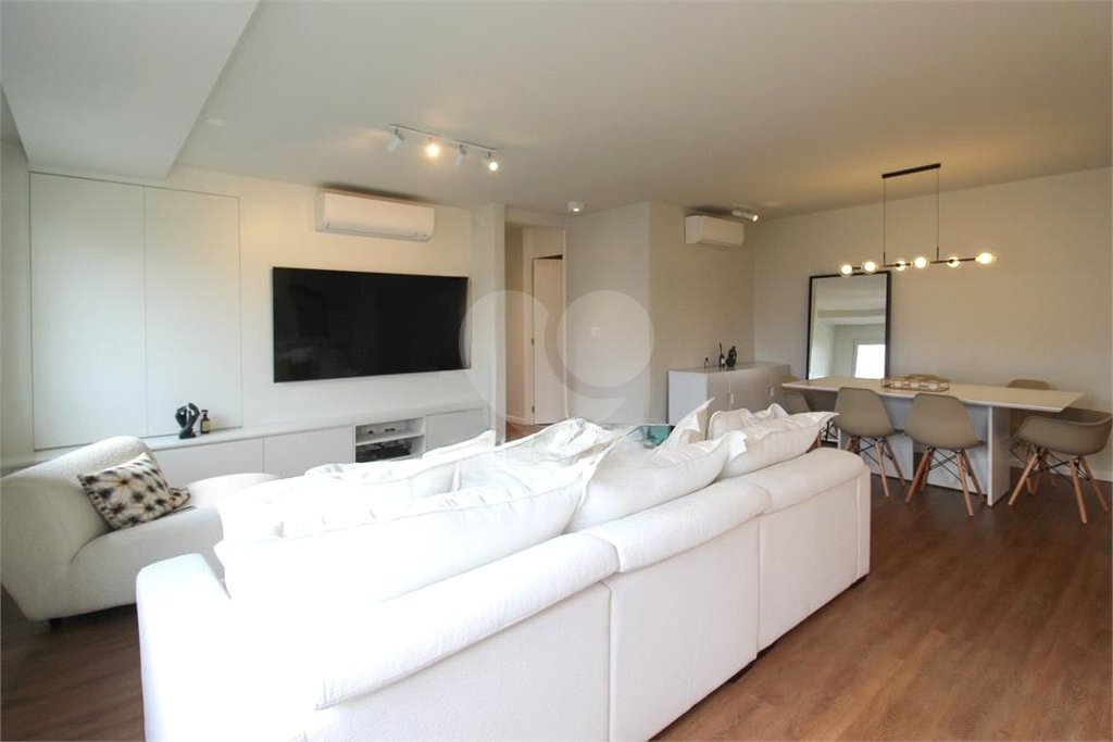Apartamento à venda com 2 quartos, sendo 1 suíte,  em Vila Olímpia, São Paulo, SP