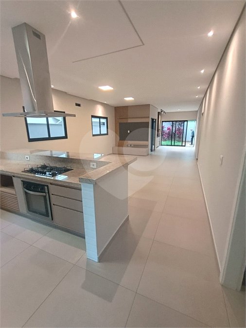 Casa para alugar com 3 quartos, sendo 1 suíte, no condomínio Recanto dos Paturis, Vinhedo - SP