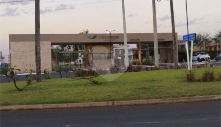 Casa à venda com 3 quartos, sendo 1 suíte,  no condomínio Residencial Villeneuve, São Carlos - SP