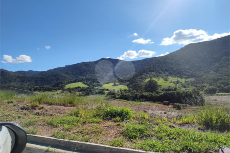 Terreno à venda no condomínio Portal Lamis, Bom Jesus dos Perdões - SP