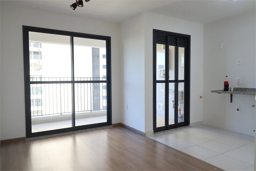 Apartamento à venda com 3 quartos, sendo 1 suíte, em Vila Anastácio, São Paulo, SP