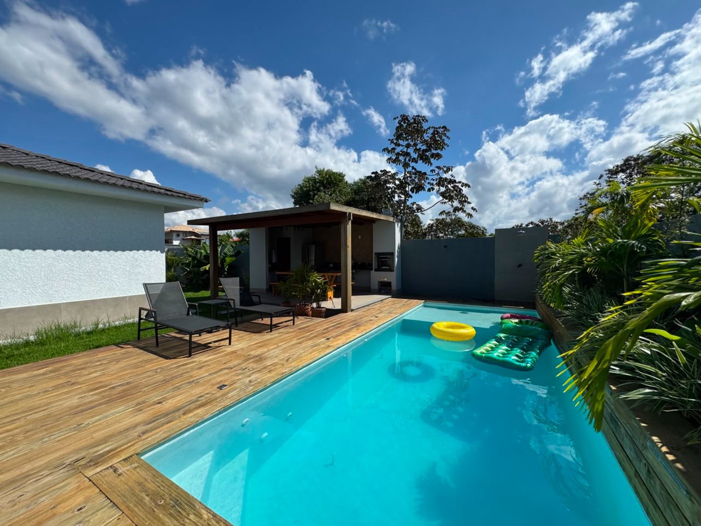 Casa para alugar com 2 suítes, no condomínio Outeiro São Francisco, Porto Seguro - BA