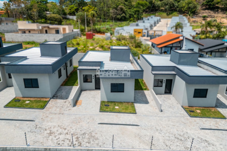 Casa térrea à venda com 3 quartos, sendo 1 suíte, no condomínio Flores da Usina, Atibaia - SP
