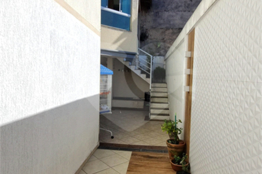 Sobrado à venda com 4 quartos, sendo 1 suíte, em Tremembé, São Paulo, SP
