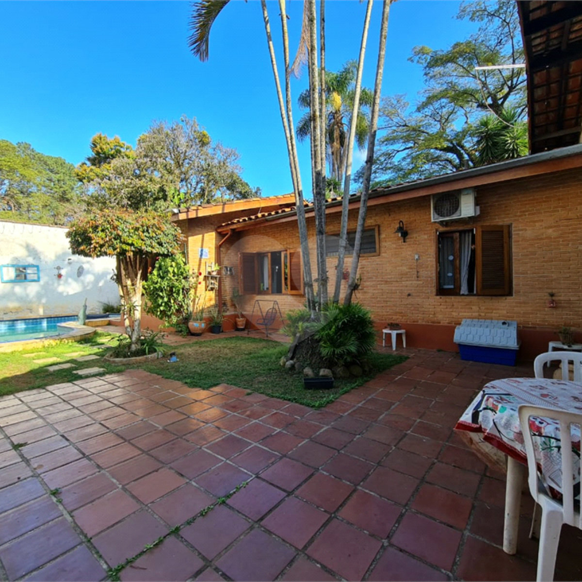Casa à venda com 3 quartos, sendo 1 suíte, em Interlagos, São Paulo, SP