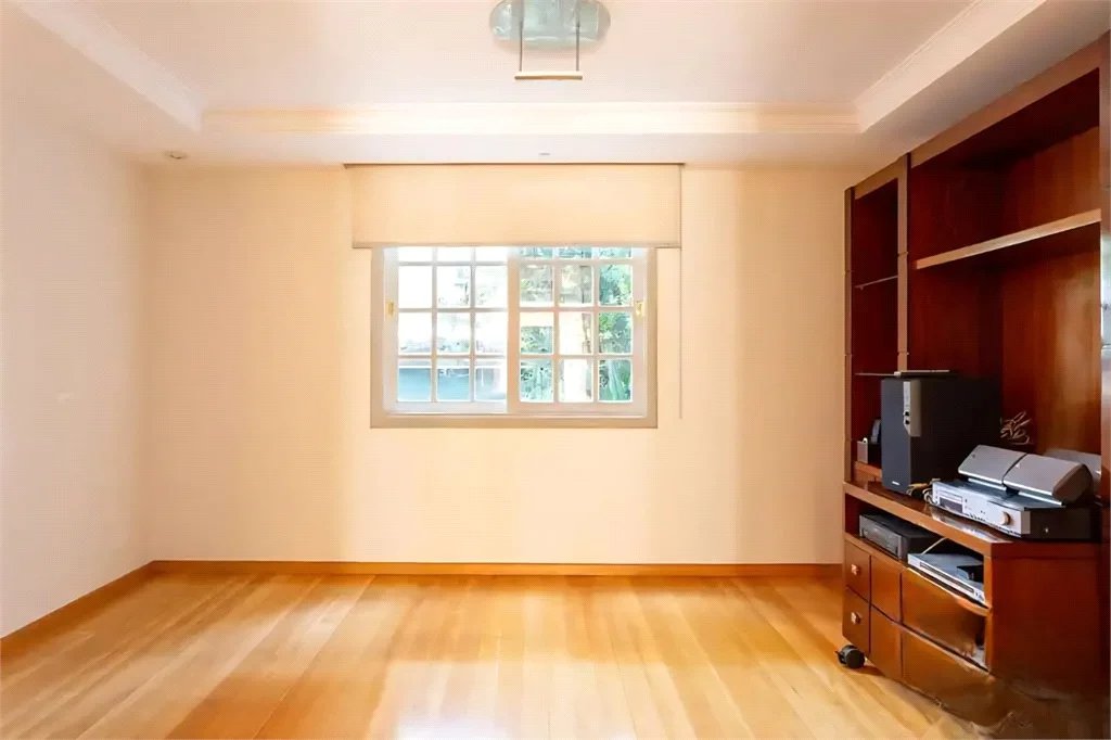 Casa à venda com 4 suítes em Jardim Leonor, São Paulo, SP