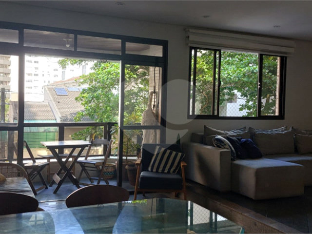 Apartamento à venda com 3 quartos, sendo 1 suíte,  em Pitangueiras, Guarujá, SP