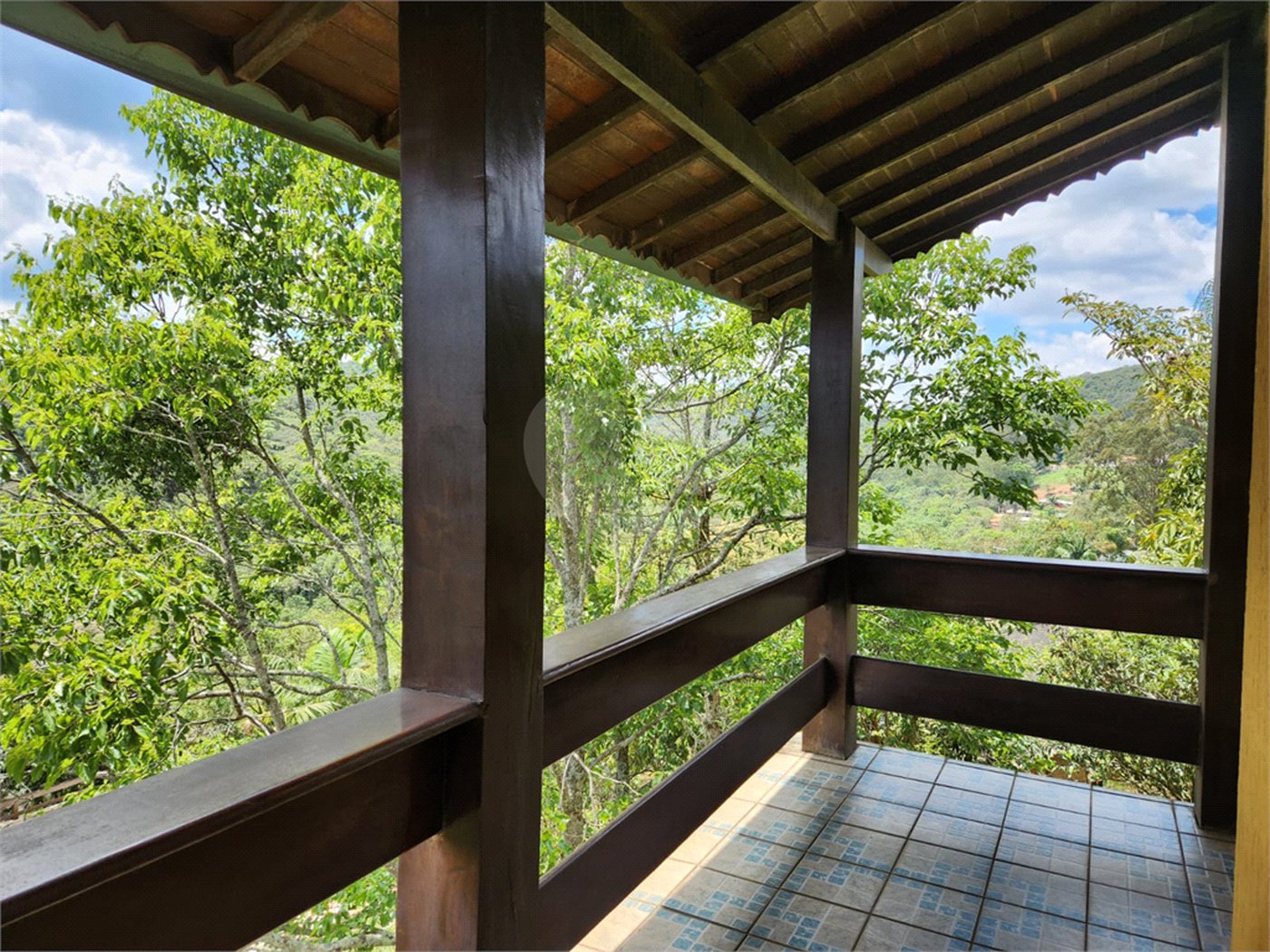 Casa à venda com 5 suítes no condomínio Suíça da Cantareira, Mairiporã - SP