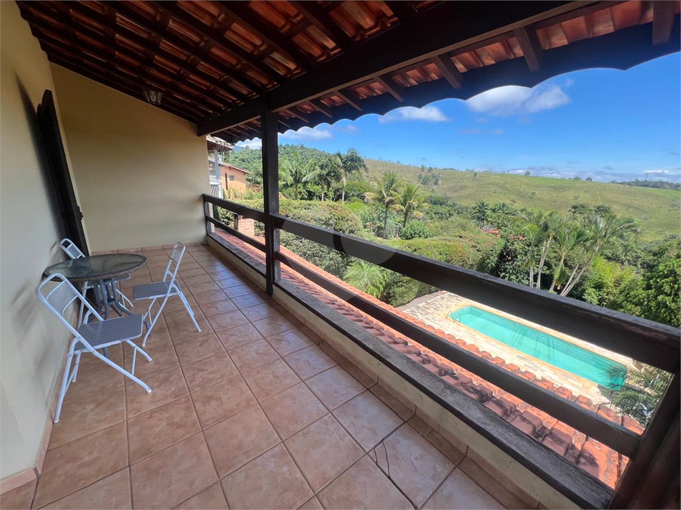 Casa à venda com 4 quartos, sendo 1 suíte, em Alpes D'ouro, Bom Jesus dos Perdões, SP