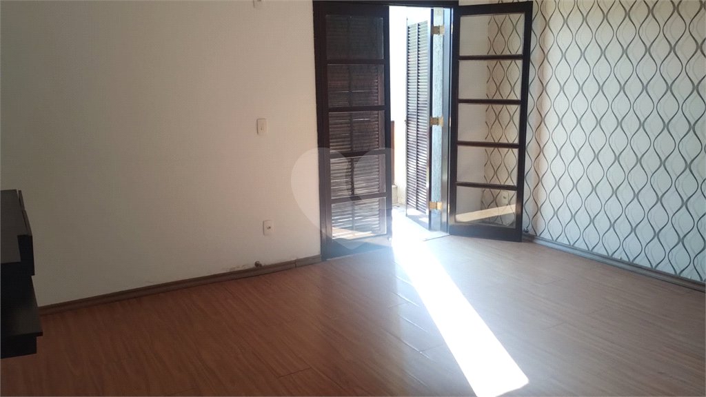 Sobrado à venda com 4 quartos, sendo 2 suítes,  em Vila Oliveira, Mogi das Cruzes, SP