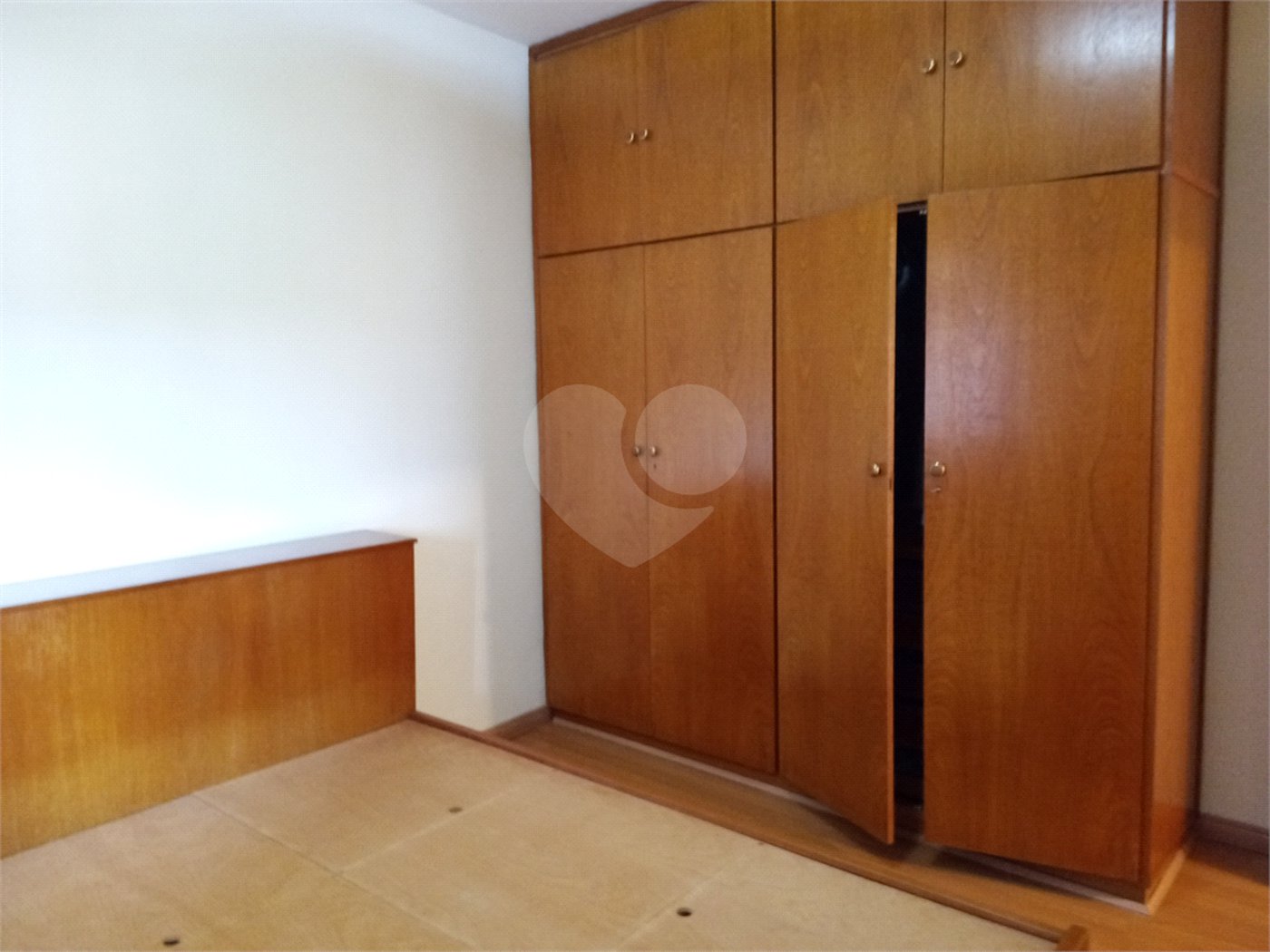 Sobrado à venda com 4 quartos em Horto, São Paulo, SP