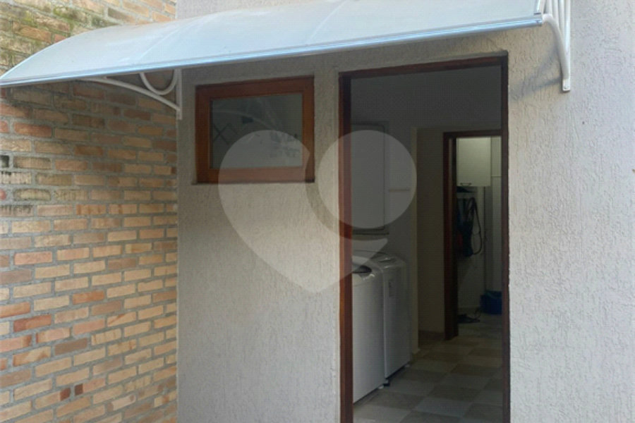 Casa à venda com 5 quartos, sendo 4 suítes, no condomínio Lago do Imperador, Mairiporã - SP