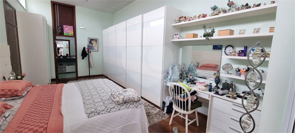 Casa à venda com 5 quartos, sendo 2 suítes, no condomínio Swiss Park, São Bernardo do Campo - SP
