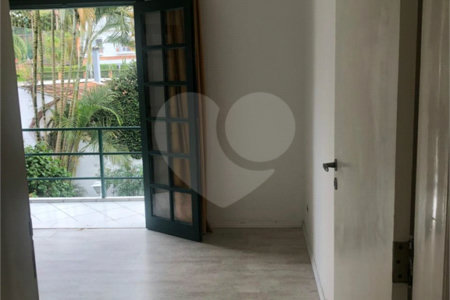 Sobrado à venda com 3 quartos, sendo 1 suíte,  em Panamby, São Paulo, SP