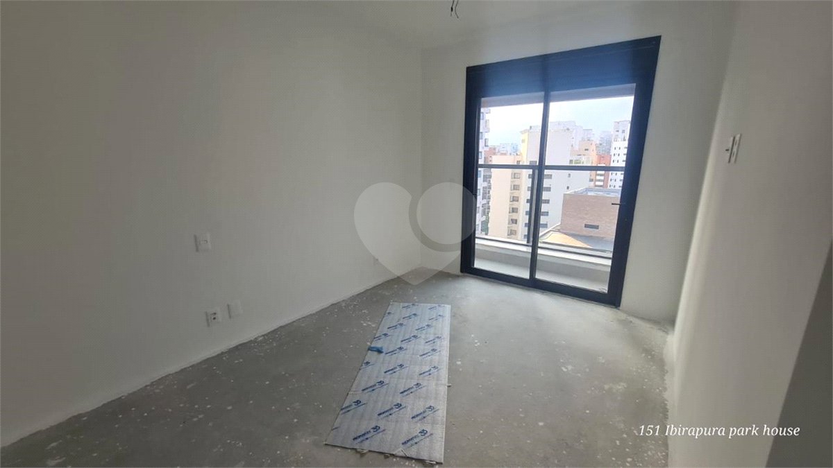 Apartamento à venda com 3 suítes em Moema, São Paulo, SP