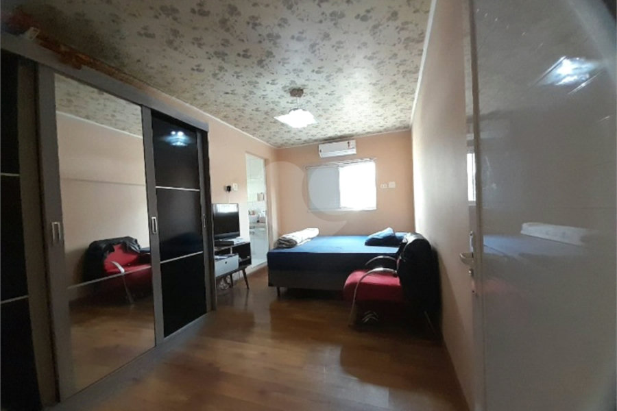 Sobrado à venda com 3 quartos, sendo 1 suíte,  em Saúde, São Paulo, SP