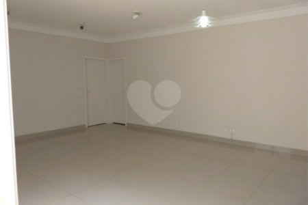 Casa à venda com 3 quartos, sendo 1 suíte, no condomínio Lago da Serra, Araçoiaba da Serra - SP