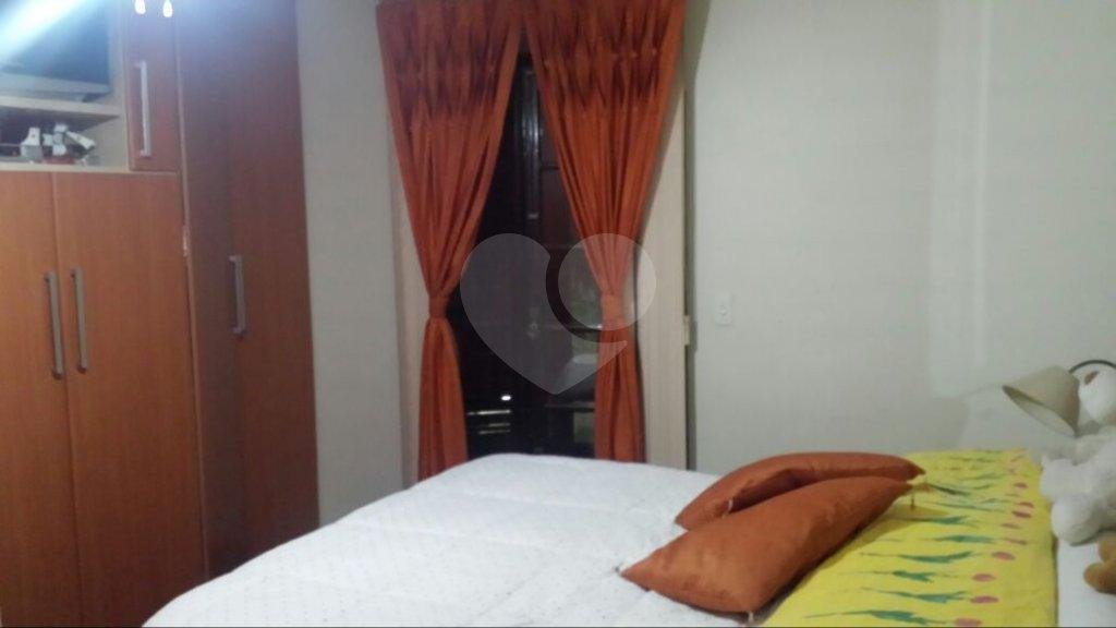 Casa à venda com 3 quartos, sendo 1 suíte, no condomínio Jardim das Pedras, São Paulo - SP