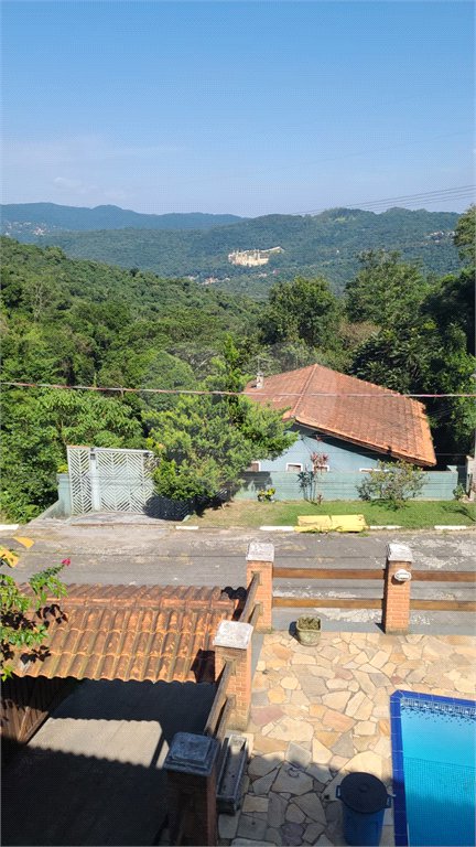 Casa à venda com 4 quartos, sendo 1 suíte, no condomínio Parque Suiça, Caieiras - SP