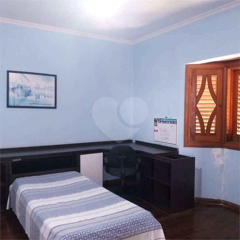 Casa à venda com 4 quartos, sendo 3 suítes, no condomínio Arujá 5, Arujá - SP