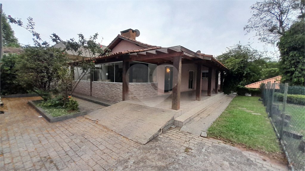 Casa à venda com 3 quartos, sendo 1 suíte,  em Retiro das Fontes, Atibaia, SP
