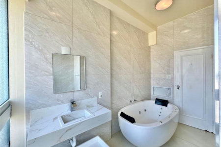 Apartamento Residencial à venda, Pitangueiras, Guarujá - AP0768.