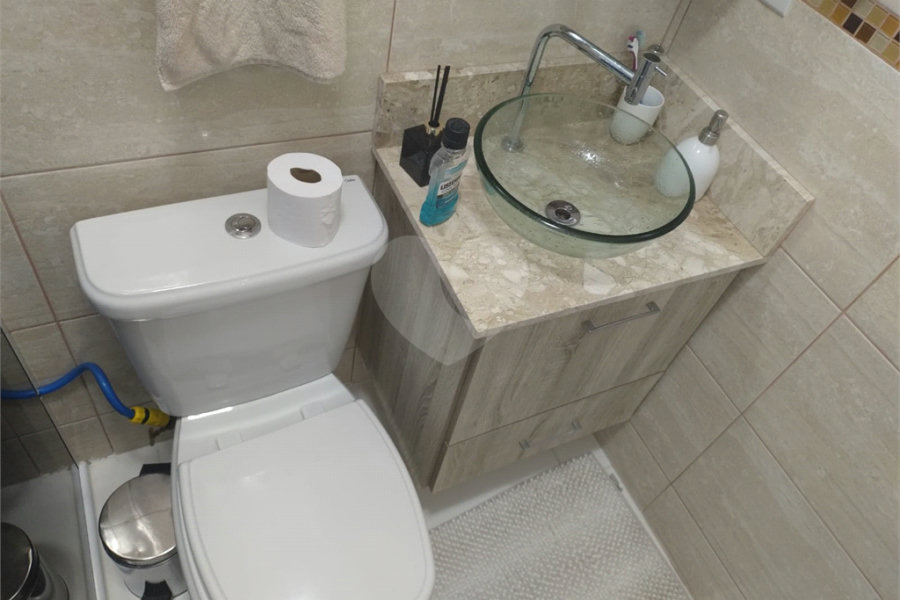 Casa à venda com 2 quartos, sendo 1 suíte, no condomínio Residencial Karen, São Paulo - SP