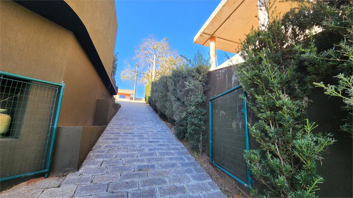 Casa à venda ou para alugar com 5 suítes no condomínio Residencial Jardim Primavera, Louveira - SP