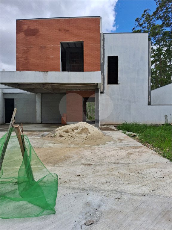 Casa à venda com 3 quartos, sendo 1 suíte, no condomínio Mosaico da Serra, Mogi das Cruzes - SP
