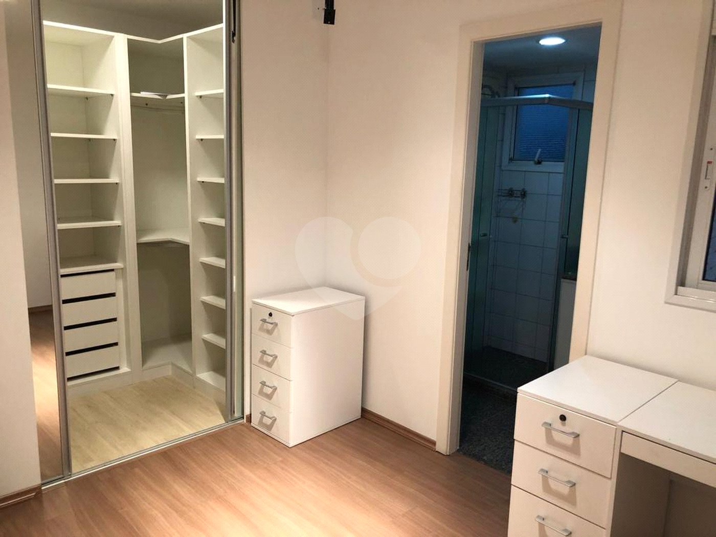 Apartamento à venda com 3 quartos, sendo 2 suítes,  em Paraíso do Morumbi, São Paulo, SP