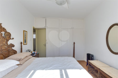 Casa de Vila à venda com 4 quartos, sendo 1 suíte, em Alto da Boa Vista, São Paulo, SP