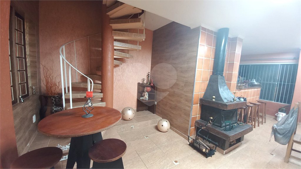 Sobrado à venda ou para alugar com 4 quartos, sendo 1 suíte,  em Santana, São Paulo, SP