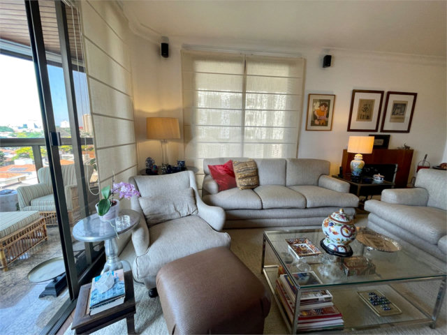 Apartamento à venda com 4 quartos, sendo 3 suítes,  em Campo Belo, São Paulo, SP