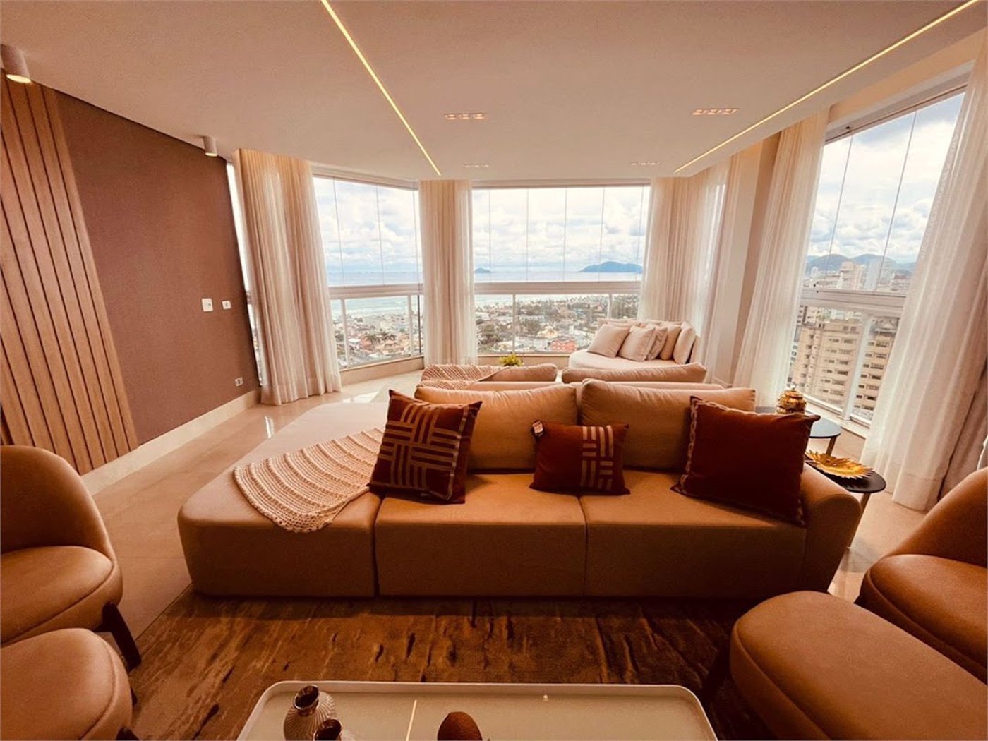 Apartamento com 3 dormitórios à venda, 285 m² por R$ 3.490.000,00 - Jardim Virginia - Guarujá/SP