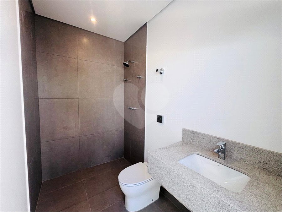 Casa à venda com 4 quartos, sendo 3 suítes, no condomínio Residencial Chácara Ondina, Sorocaba - SP