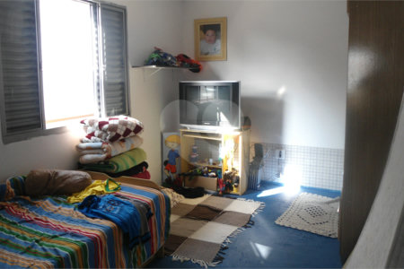 Sobrado à venda com 5 quartos, sendo 2 suítes,  em Vila Cidinha, Mogi das Cruzes, SP